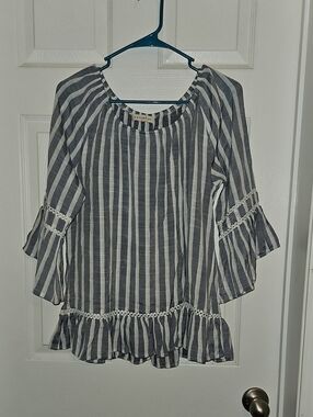 Striped Ruffle-Hem Peasant Blouse - Gray & White
